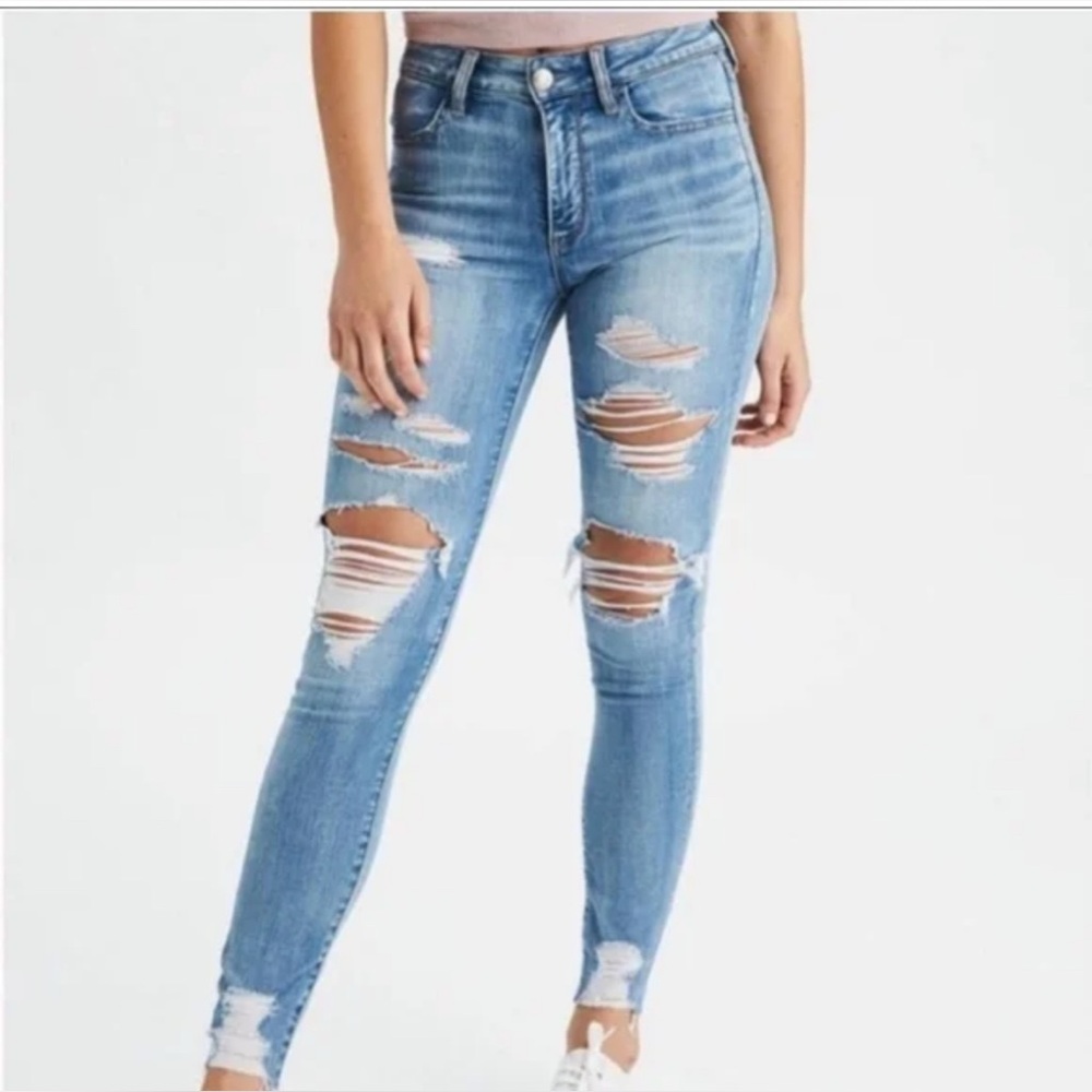 AE Distressed Light Wash Jeans